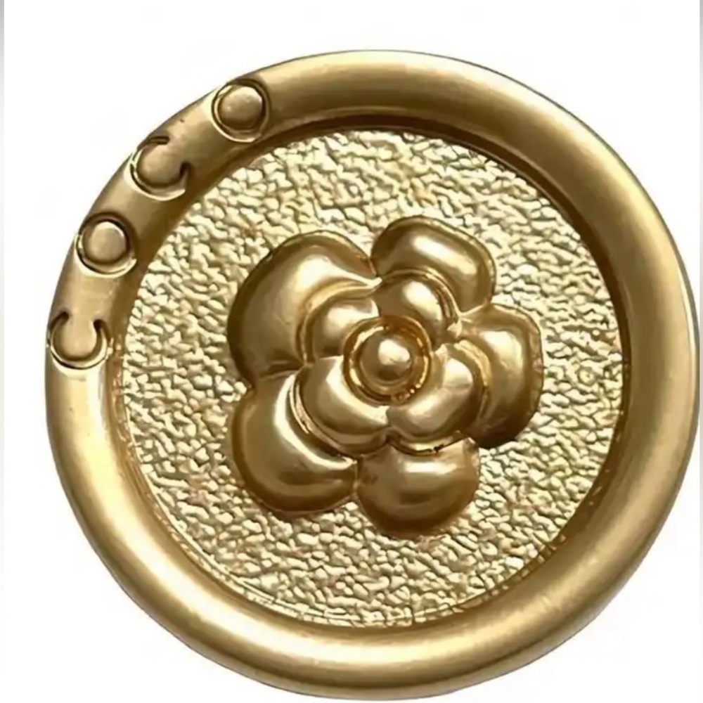 Set of 3 Chanel buttons